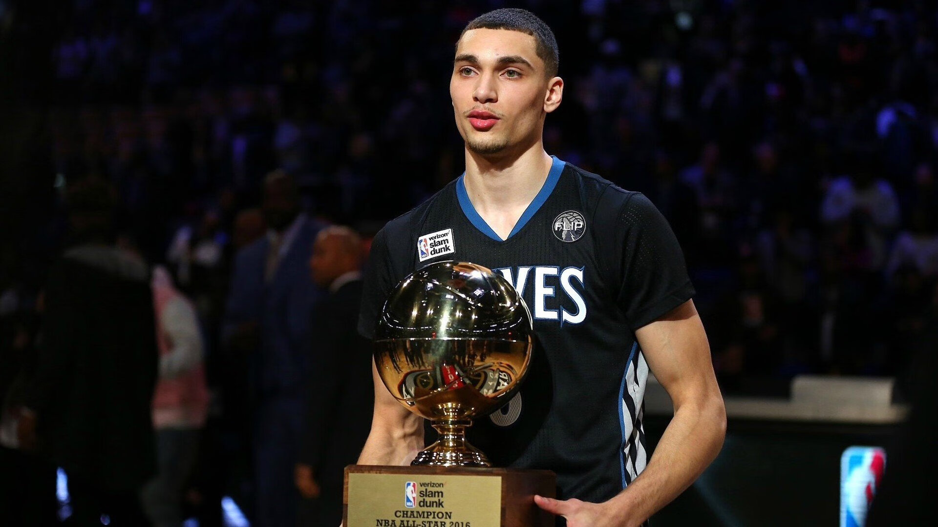 “巅峰之战!TheShy携手Faker与90激战篮网,绝杀胜负悬念重重!”